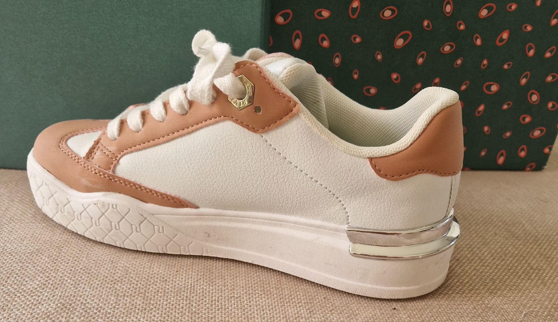 Schuhe für Mädchen: Original Sneakers von FUTURE 2,  Weiss/Rosé Gr.35 – Neu (gemäss Beschreibung) aus Appenzell von Top_Top 5