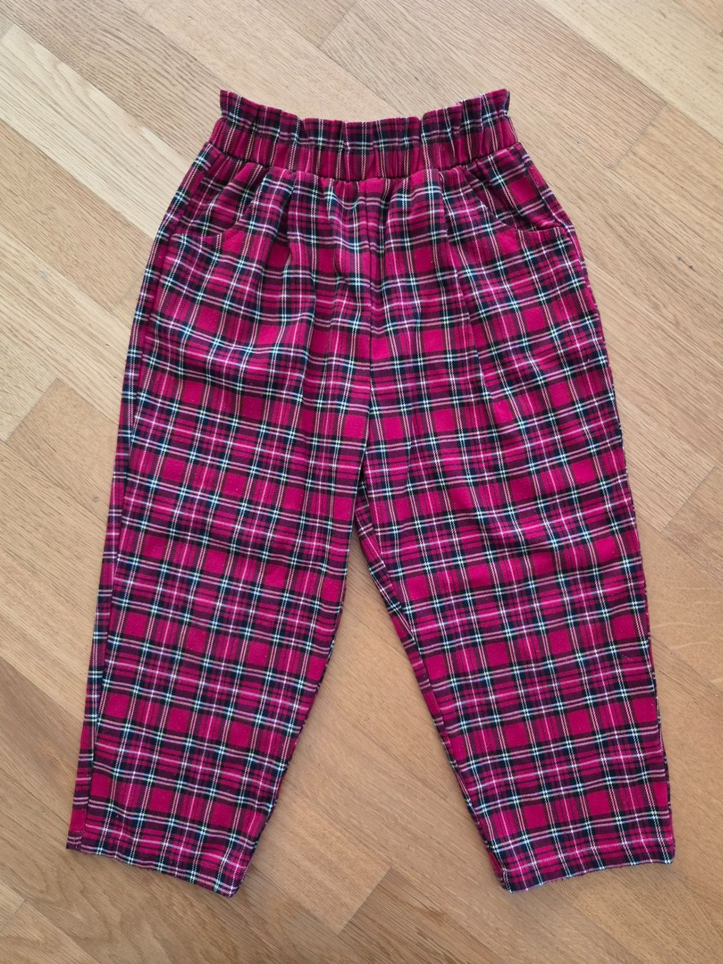 Next Pantaloni: Rote Hose Next Gr 110 – Usato da Zumikon venduto da daryona