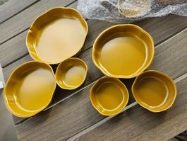 Goldfarbenes Schalen- & Teller-Set – dekorativ / unbenutzt