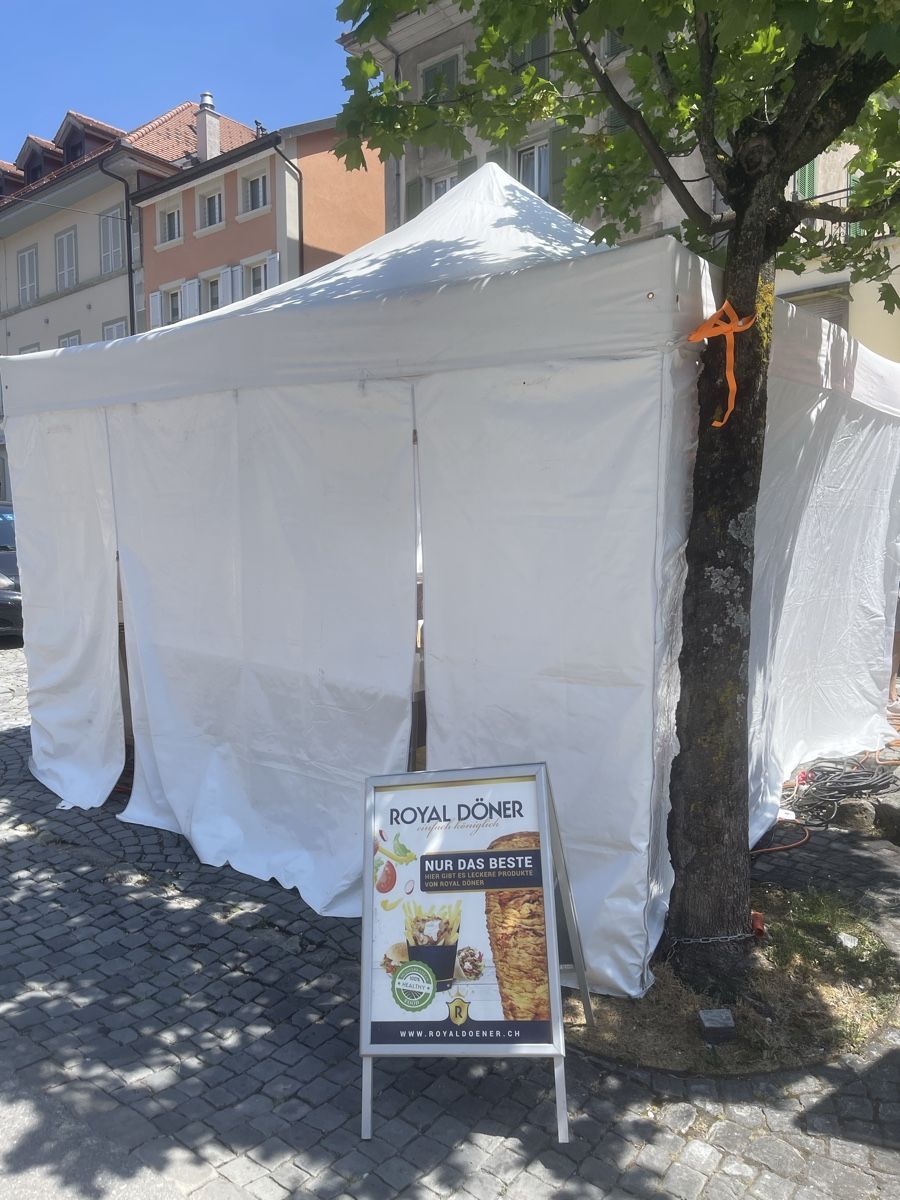 Ombrelloni: tente pour les manifestations – Usato da Romont FR venduto da lua_k8pr 5