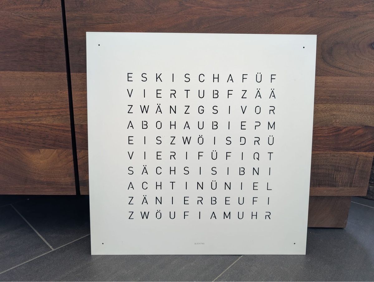 Qlocktwo Montres: Qlocktwo Earth 45 Frontcover – Neuf (Voir description) à Wallenwil par Grun02