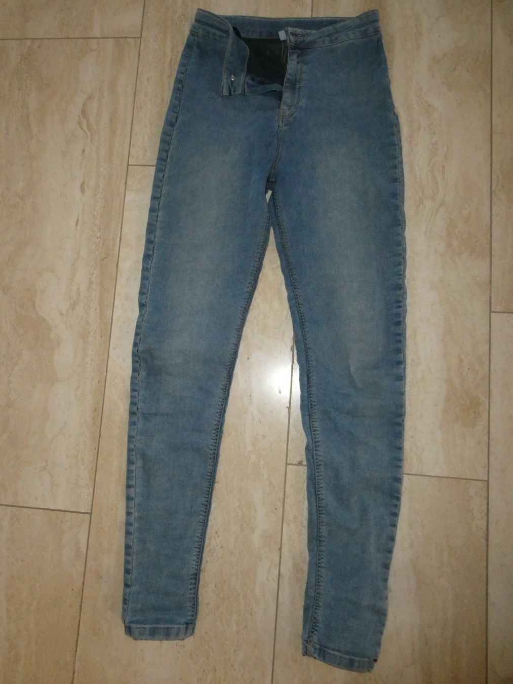 Hosen: Jeans hellblau Grösse 176 – Gebraucht aus Mels von KOSL
