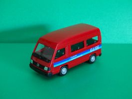Mercedes 100D Bus von Herpa 1/87