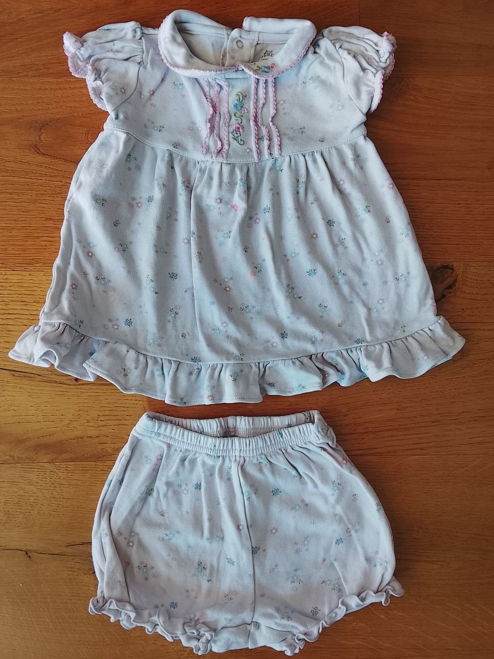 Vestiti & Gonne: Babykleid Gr.ca.9 Monate – Usato da St. Gallen venduto da Okonomyiaki