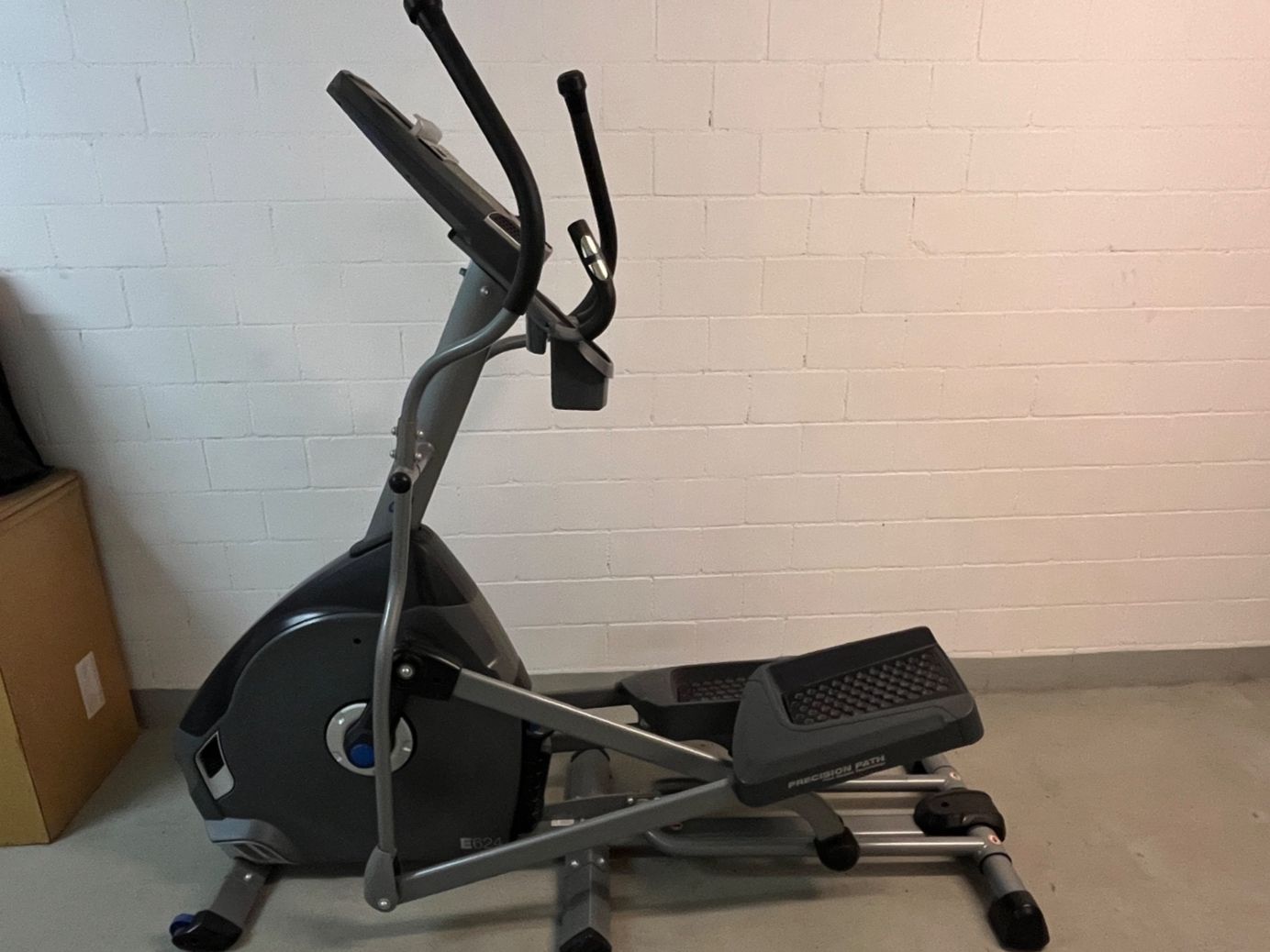 Nautilus Vélos d'appartement: Crosstrainer Nautilus E624, neuwertig – Neuf (Voir description) à Lenzburg par Boffer1A 1