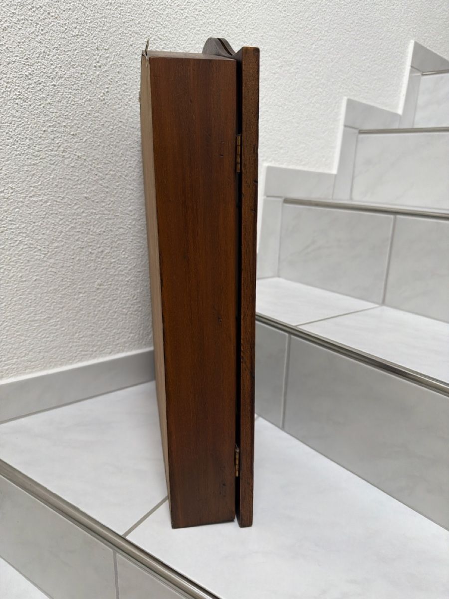 Vetrine: Kleine Wandvitrine aus Holz. – Usato da Biberist venduto da Momo33 4