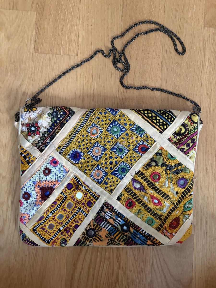 Taschen für Damen: Umhängetasche Patchwork Design bunt – Gebraucht aus Zürich von krisiquak12 1