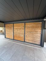 Praktische Schiebetür aus Holz für den Aussenbereich.