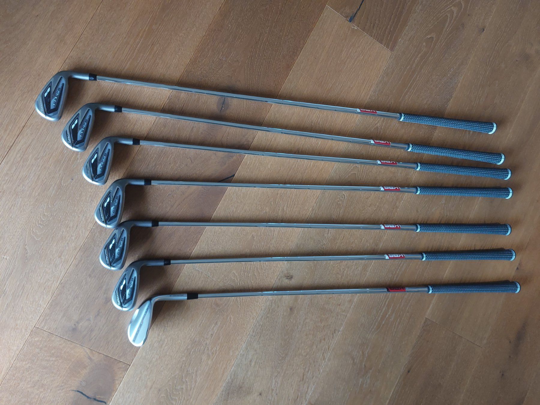 Clubs & Sets: Cobra Darkspeed Eisensatz – D'occasion à Emmenbrücke par marxio