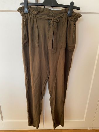 Olivegrüne / khakigrüne Stoffhose Gr. 38
