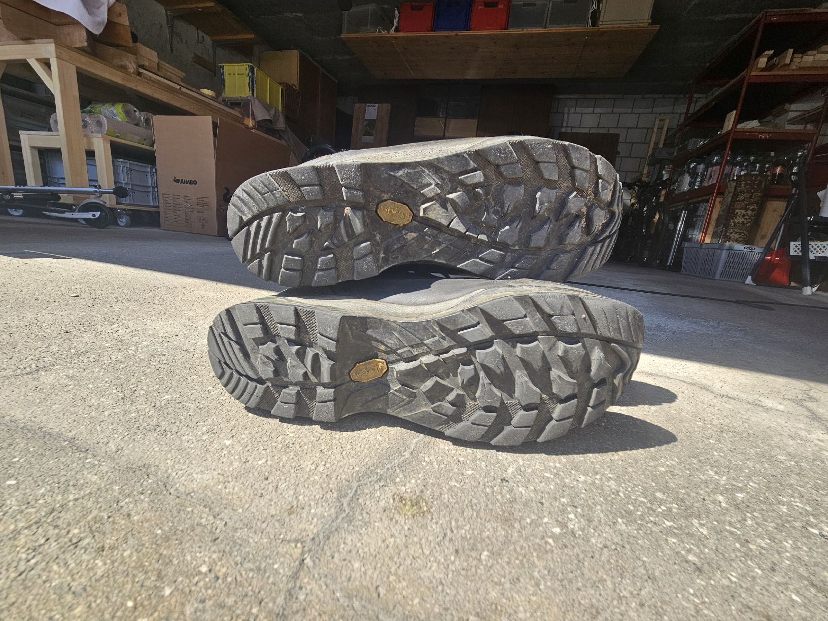 Lowa Scarpe da uomo: LOWA Wanderschuh Herren Gr. 42 – Usato da Binn venduto da L_22wv 2