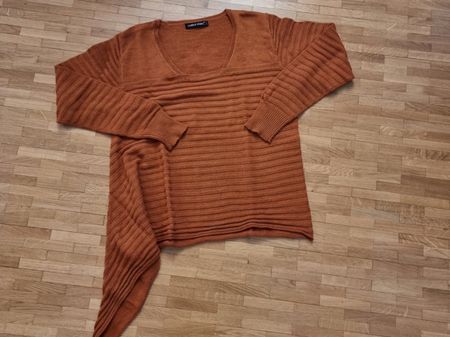 Pull femme orangé en laine asymétrique Lauren Vidal Paris