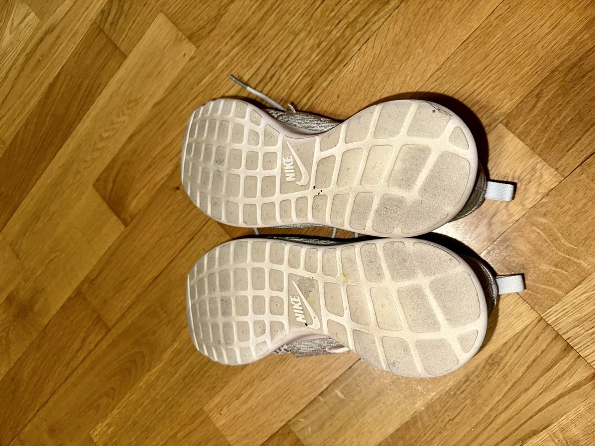 Nike Herrenschuhe: Nike Roshe Flyknit Silber-Weiss, Gr. 42.5 – Gebraucht aus Bern von rub_8mhx 5
