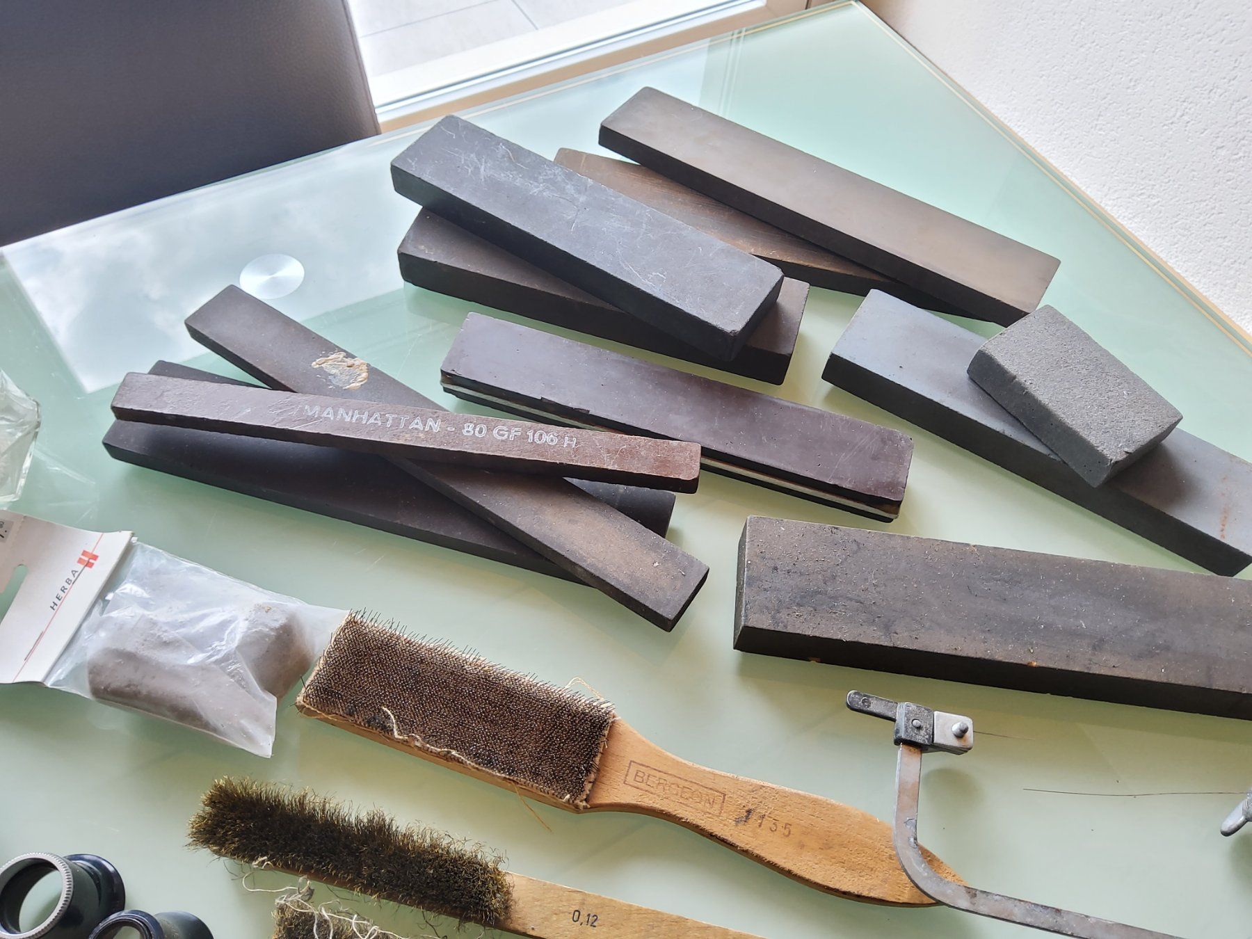 Tutti gli attrezzi: Lot d'outils d'horlogerie  – Usato da Malleray venduto da Broc-Mo 2