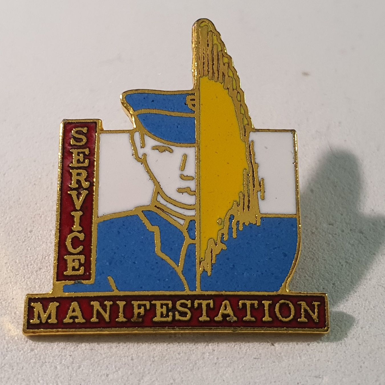 Placchette & Badge: AA329  Pin Service Manifestation Genf Securitas oder Polizei – Usato da Reinach BL venduto da Boston-Verkauf