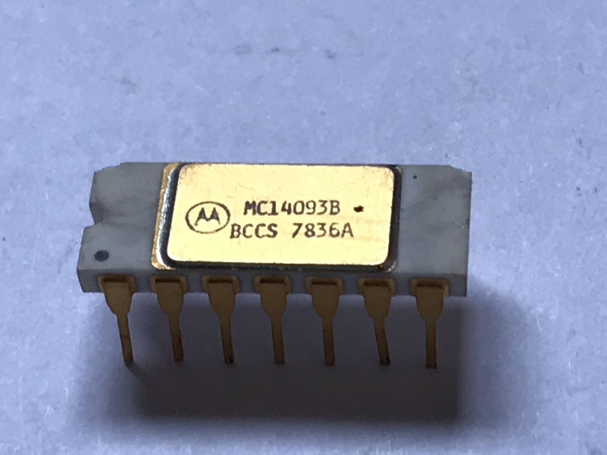 Motorola Componenti elettronici: CMOS Chip MC14093B GOLD! – Usato da Brugg AG venduto da Pedro4