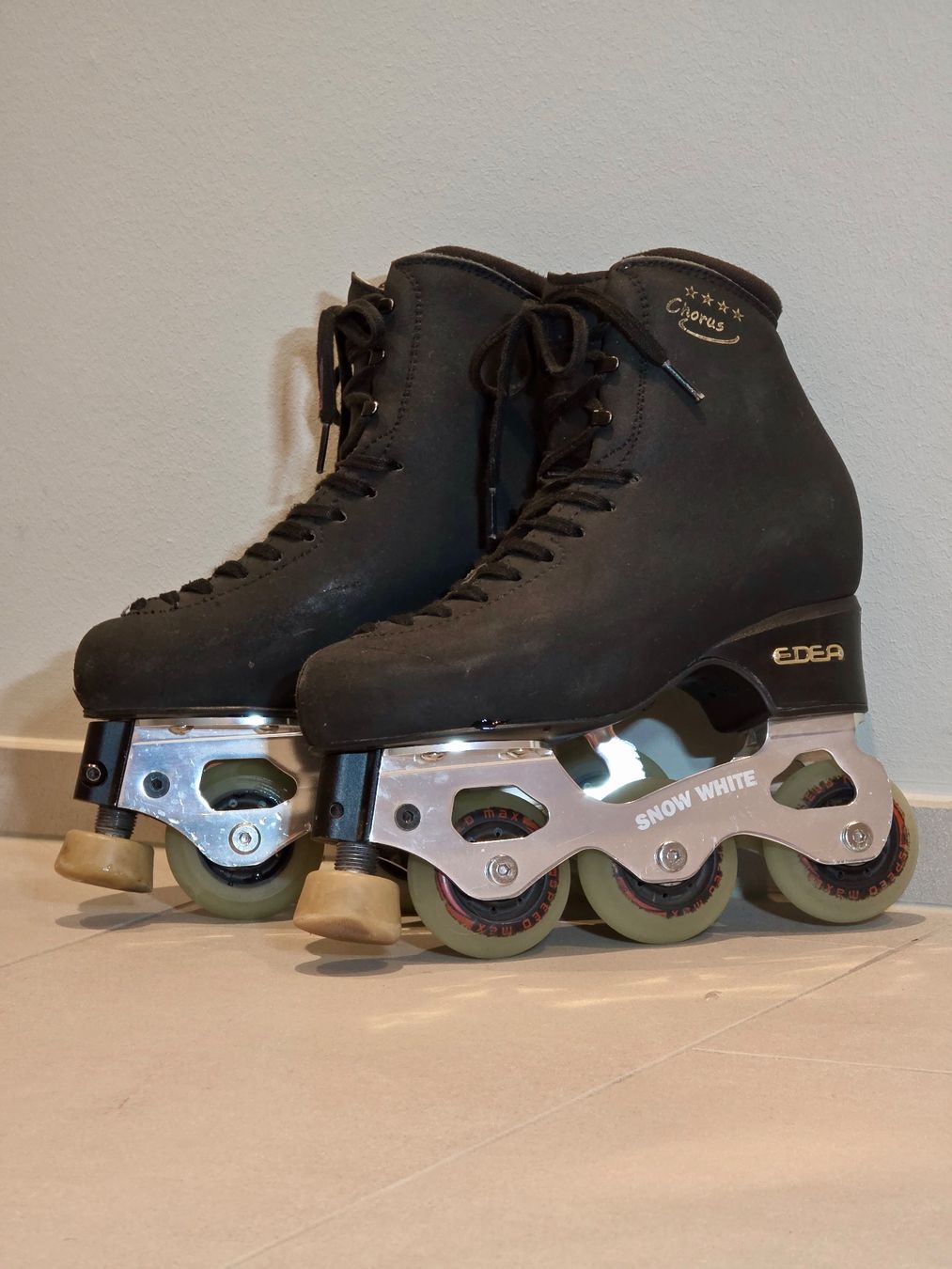 Pattini in linea & Pattini a rotelle: Edea Snow White Inline Kunstlauf Rollerblades – Usato da Sursee venduto da czi_t5sn 2