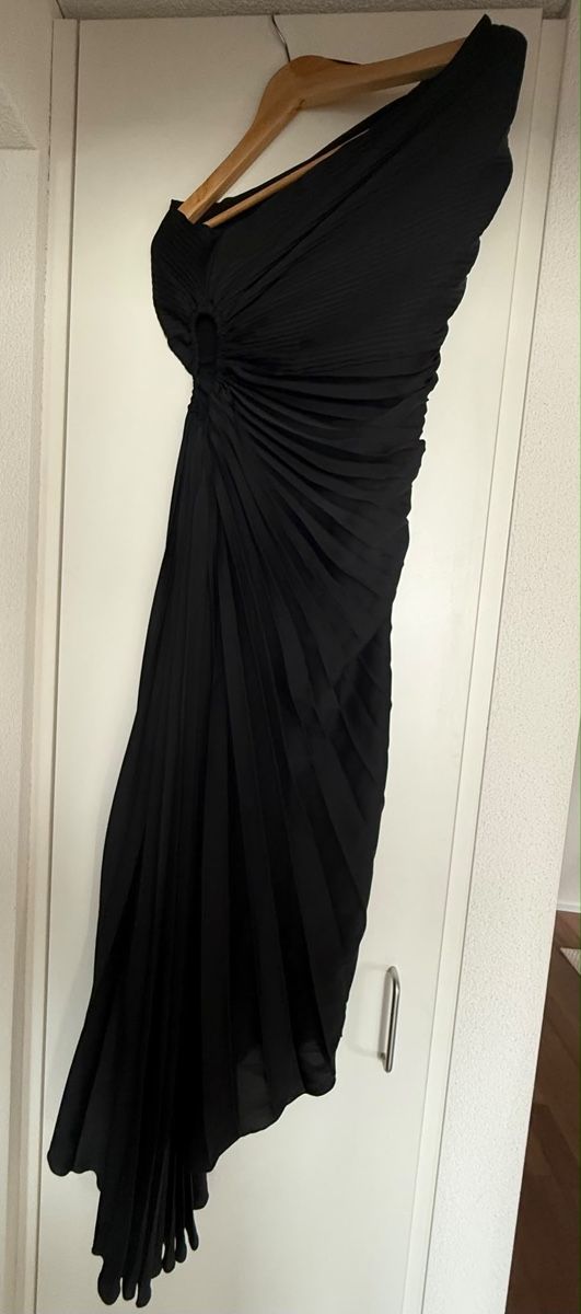 Mango Robes: Abendkleid, asymmetrisch, Mango schwarz – D'occasion à Zürich par eva_7rvy 1