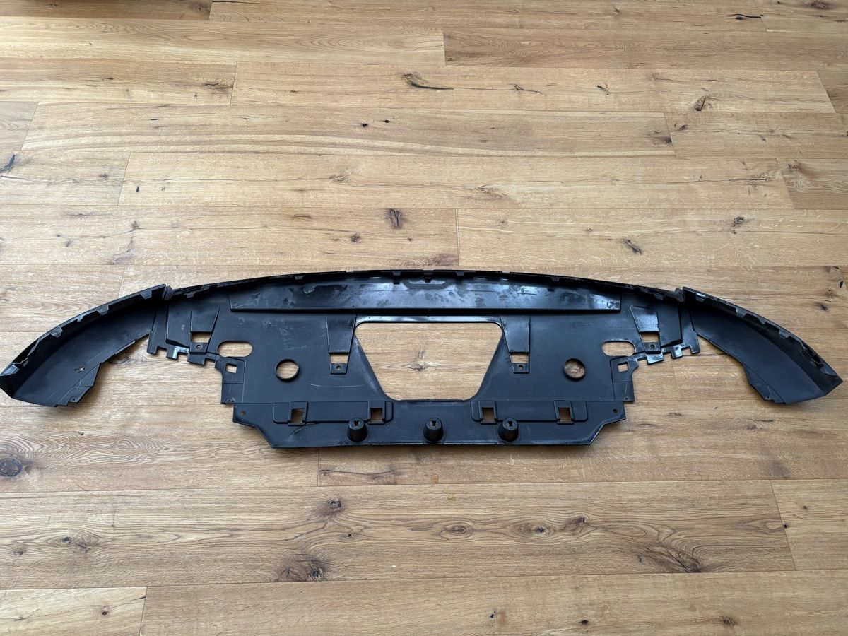 Land Rover Alle Autoersatzteile: LAND ROVER RANGE ROVER VELAR L560 Frontstoßstangenablage – Gebraucht aus Grenchen von sigi-f. 1