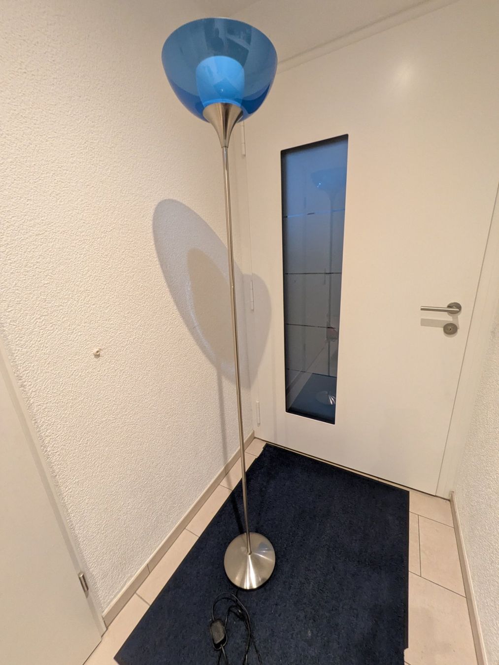 Lampade: Stehlampe blau mit Leuchtmittel – Usato da Dürnten venduto da Svenomat1