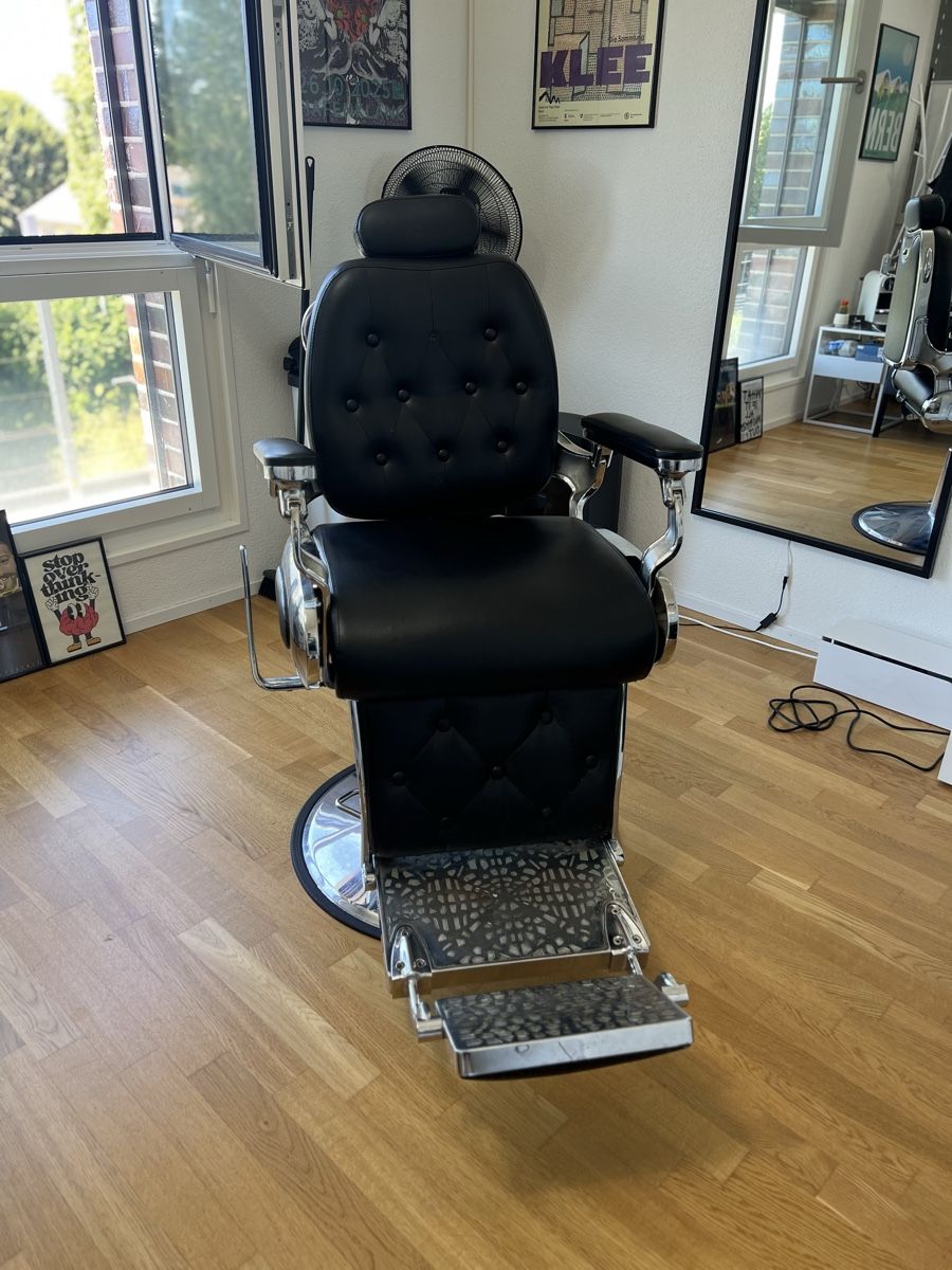 Sedie: Coiffeur-/Barberstuhl – Usato da Gümligen venduto da Erjon