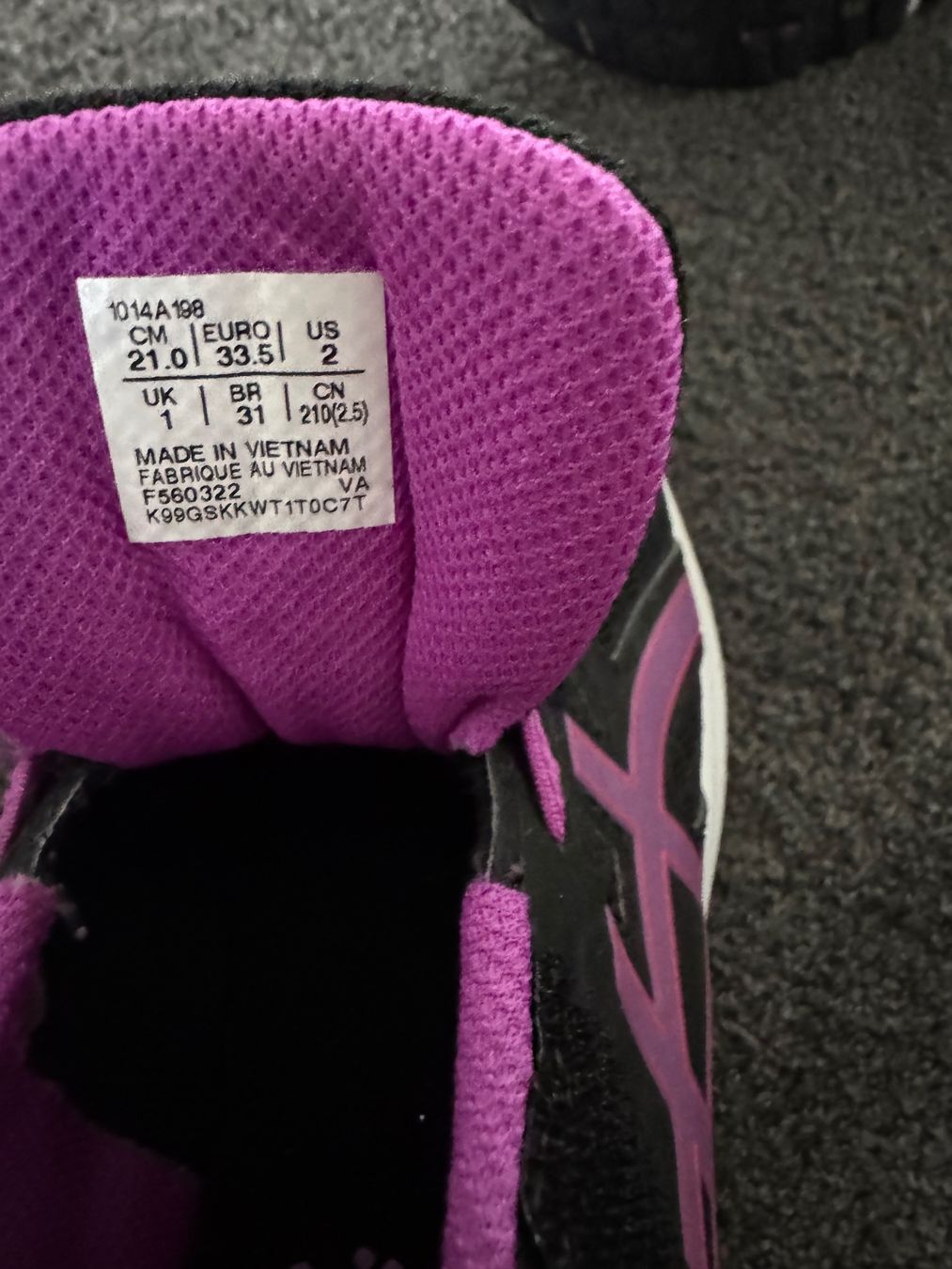 Asics Scarpe per ragazze: Asics Laufschuhe Grösse 33.5 – Usato da Dietikon venduto da flu_5vzg 1