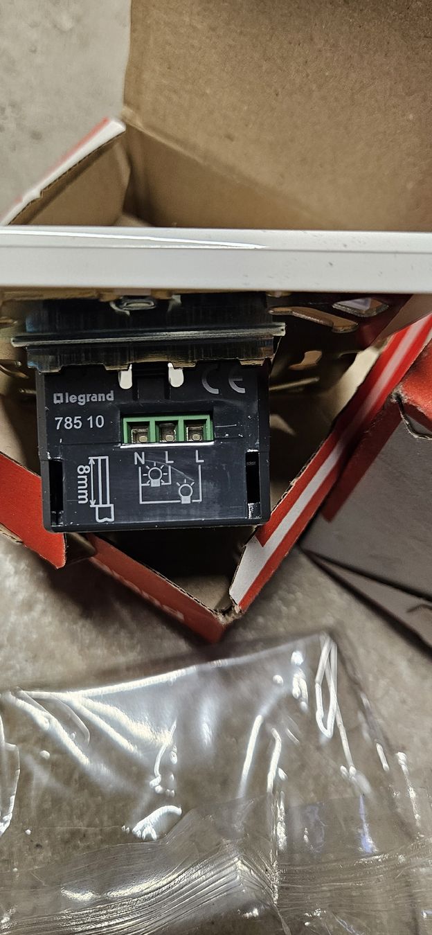 Legrand Spine: Legrand Orientierungslicht, Effen S078510UP61, – Nuovo e nell'imballaggio originale da Baar venduto da Vel...Baar45 4