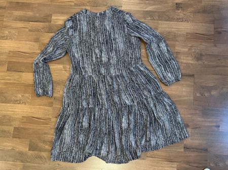 Schickes Damenkleid Gr. 36 mit Muster schwarz/weiss