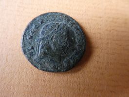 uralte Bronzemünze 18 mm     2.09 g