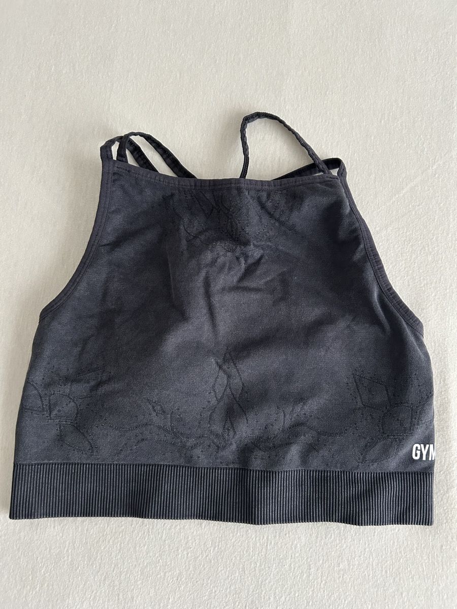 Top: GYMSHARK Top/BH – Nuovo (secondo la descrizione) da St. Gallen venduto da bichaudrey