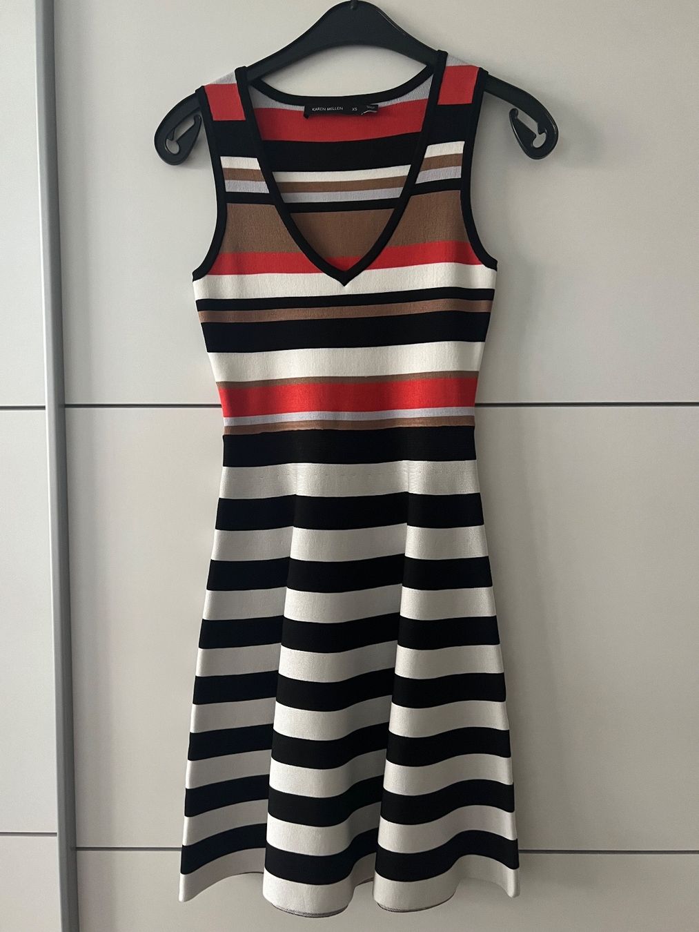Karen Millen Vestiti: Kleid von Karen Millen – Nuovo (secondo la descrizione) da Dübendorf venduto da fadrinli