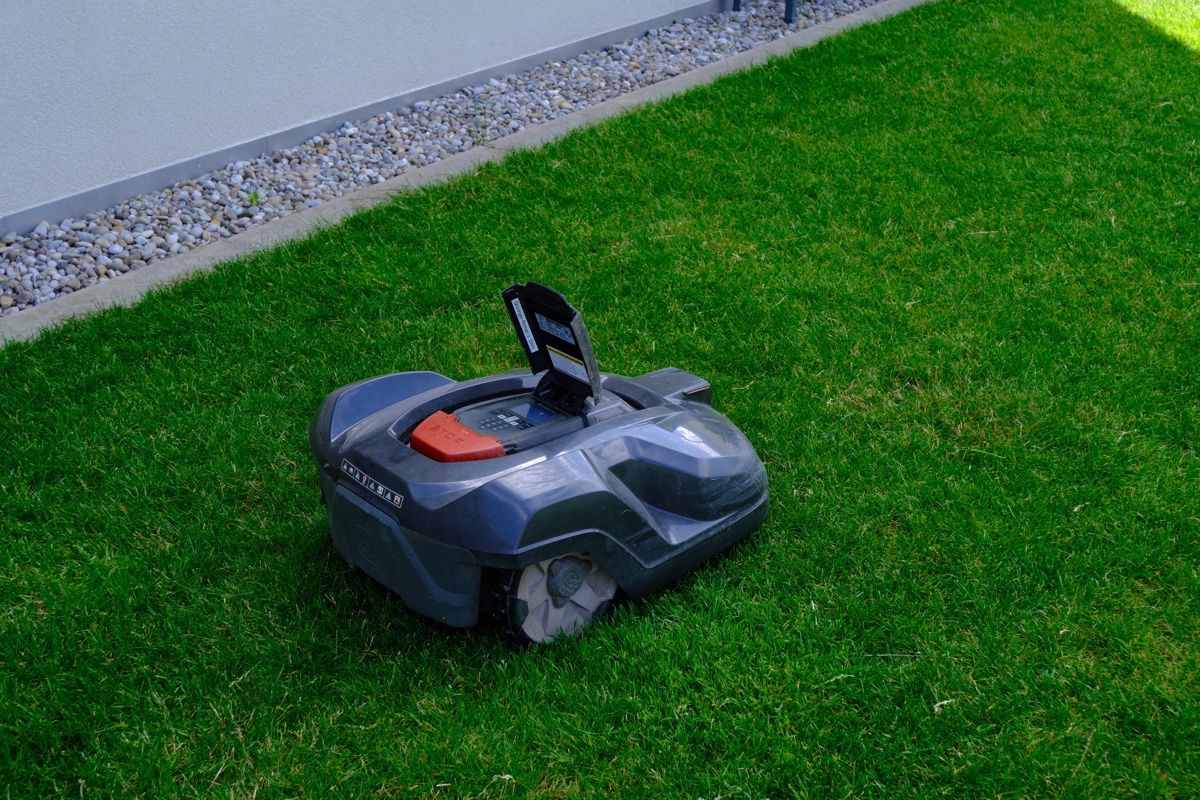 Husqvarna Tagliaerba: Husqvarna Automower 420 mit Original-Garage – Usato da Widnau venduto da lissy_melissa 4