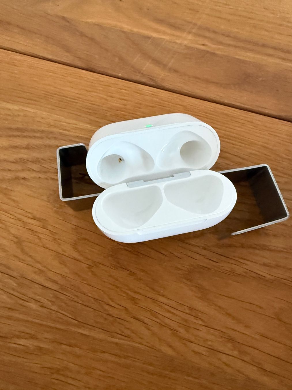 Apple Kopfhörer: APPLE AirPods 4 Charging Case – Gebraucht aus Lausanne von Nine1982 2