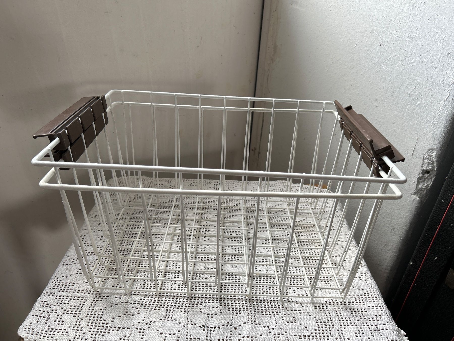 Altro per la casa: 2 Hängekörbe weiss - stapelbar, gebraucht – Usato da Villnachern venduto da RicardoMary