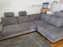 Grosszügiges Sofa (295 x 214 cm), bequem mit Gebrauchsspuren