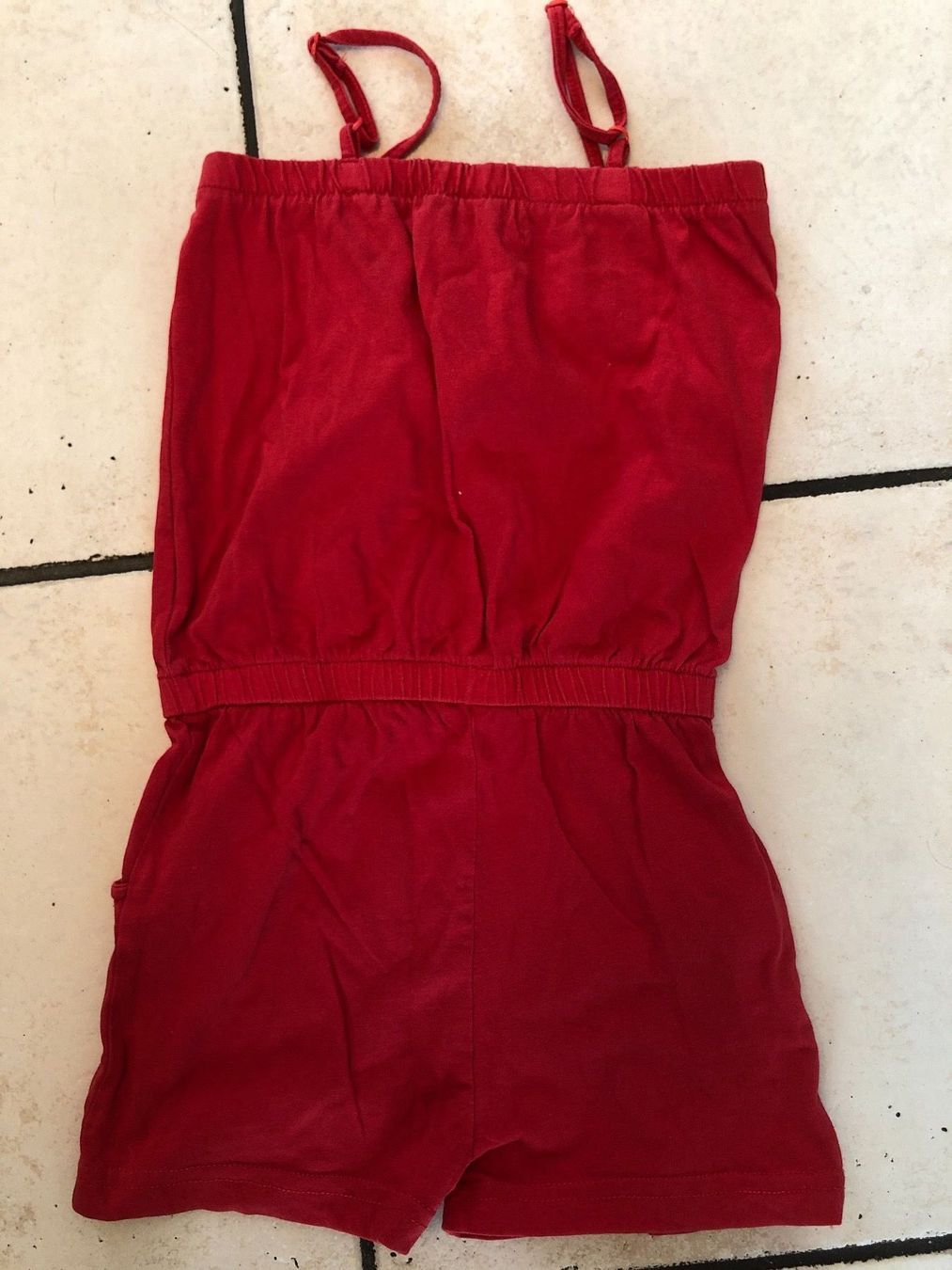 Tute: Süsser roter Jumpsuit kurz Gr.116 – Usato da Obergerlafingen venduto da cabo4 1