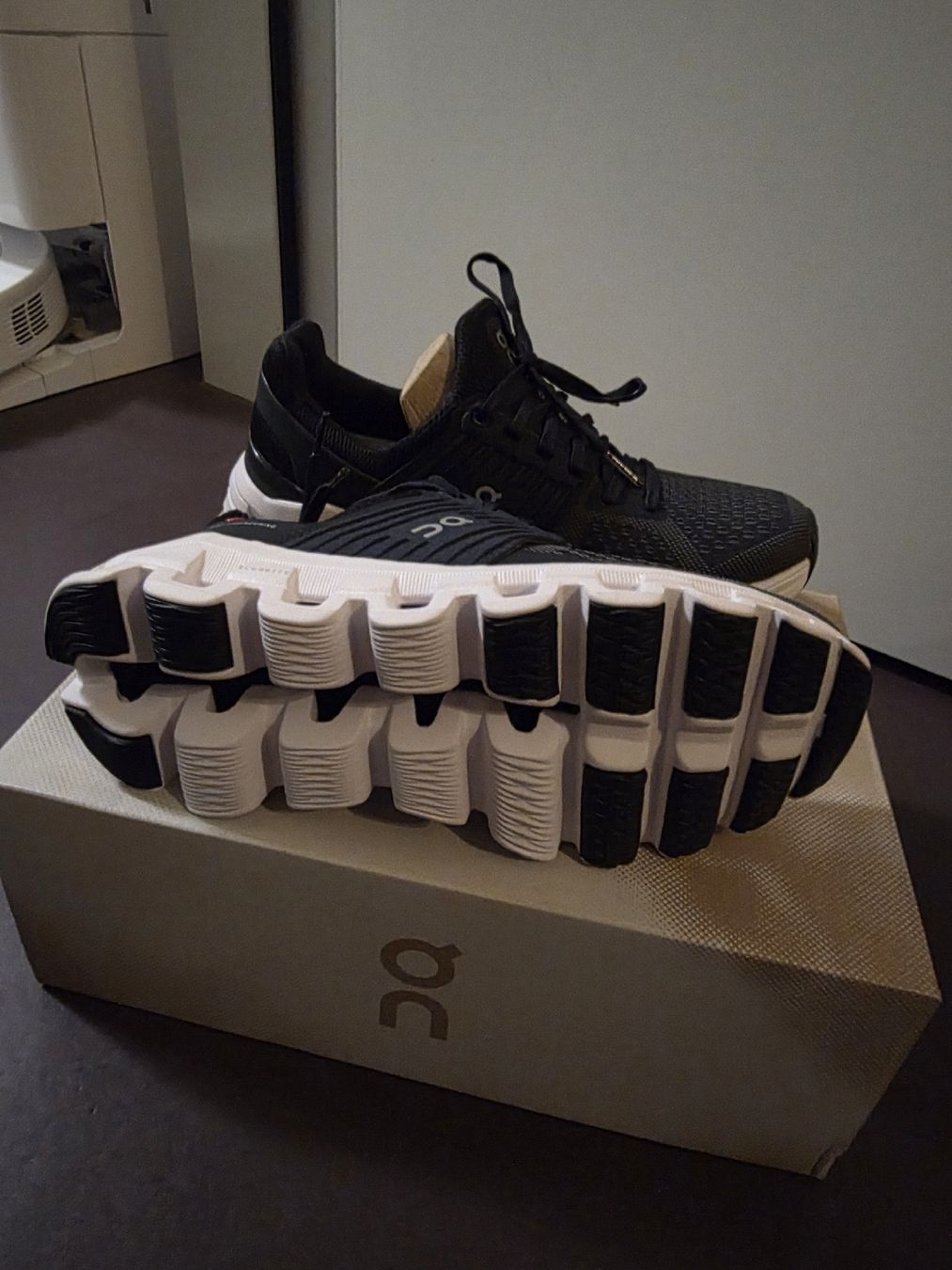 Scarpe da uomo: On Cloudswift Black Rock Gr. 37.5 Neu – Nuovo e nell'imballaggio originale da Zürich venduto da qer_2t8q 3