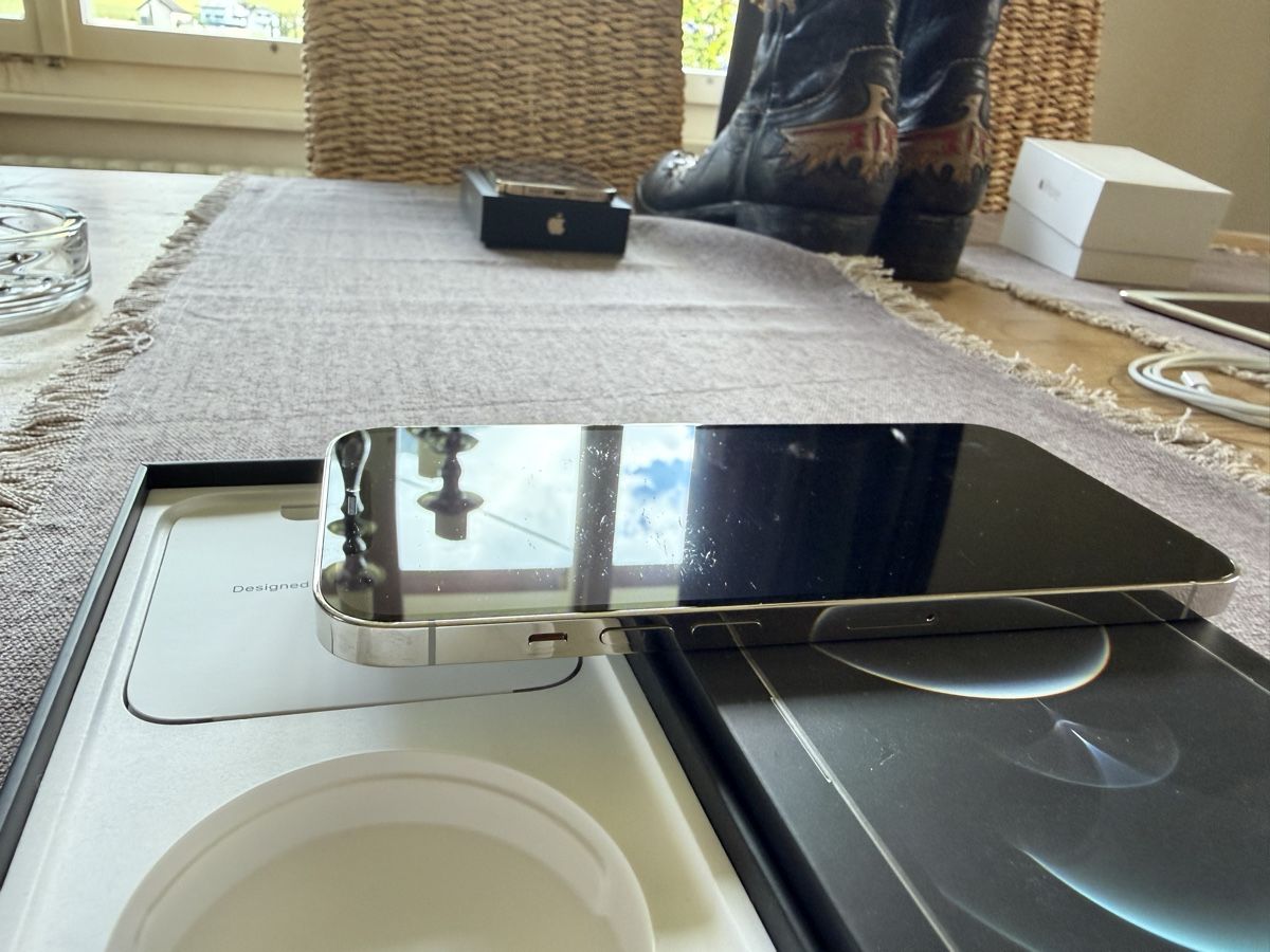 Apple Telefoni cellulari / Smartphones: Apple iPhone 12 Pro Max 512GB guter Zustand – Usato da Ennetmoos venduto da Raragon 3