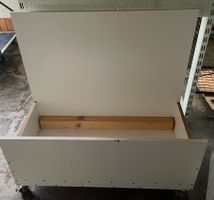 Aufbewahrungsbox weiss auf Rollen