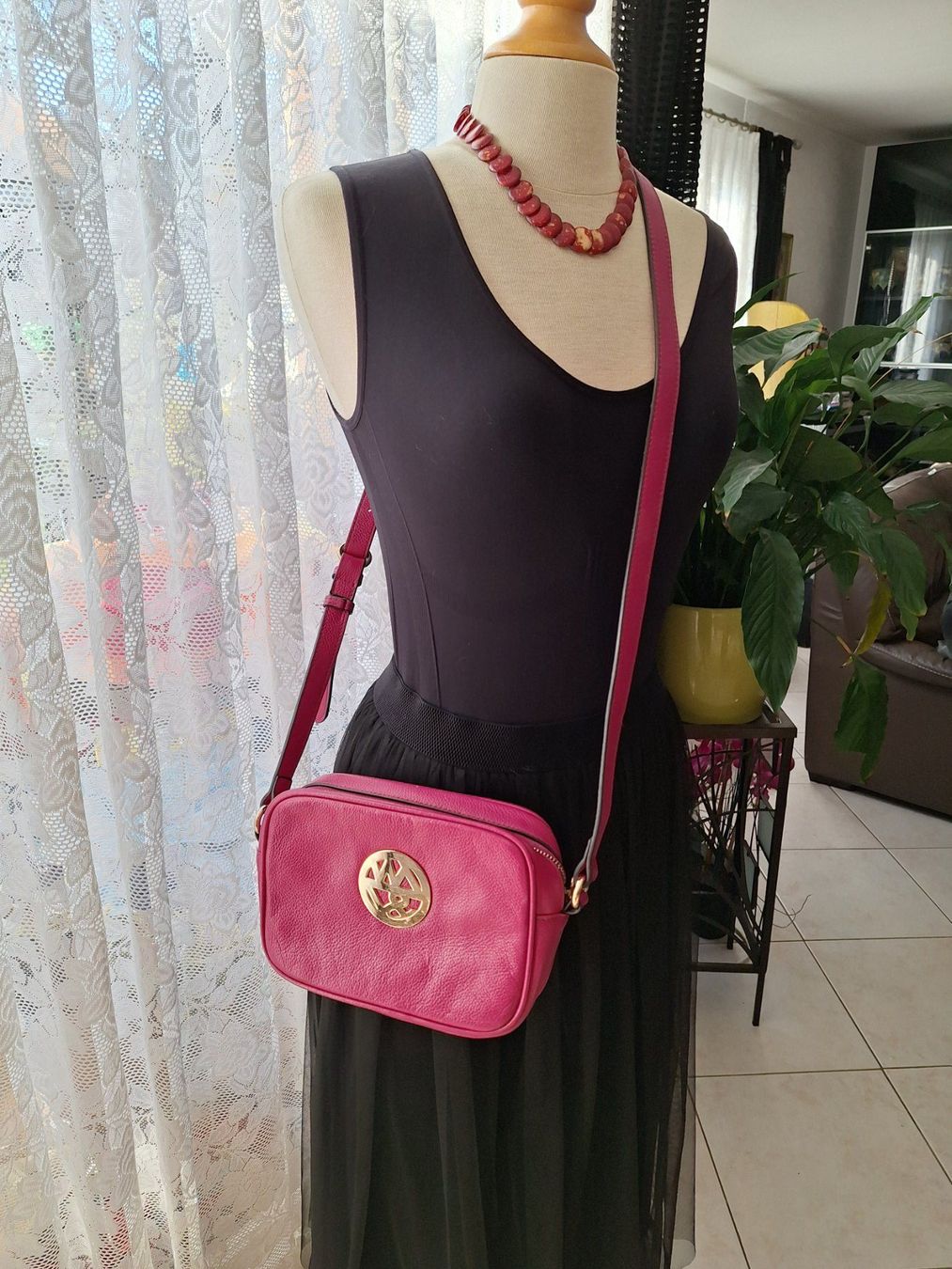 Borse da donna: Sac en cuir rose framboise – Usato da St-Triphon venduto da Jldr0 1