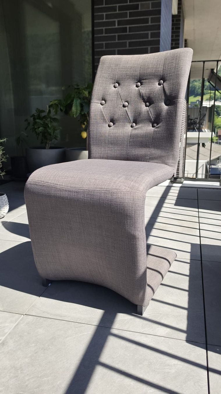 Sedie: 4 Moderne Stühle mit Stoff bezogen – Usato da Brunnen venduto da -PR- 1