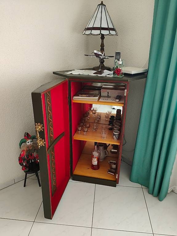 Allestimento di negozi e stand fieristici: Eck-Bar mit Tyffanylampe – Usato da Luzern venduto da dany2007