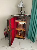Eck-Bar mit Tyffanylampe