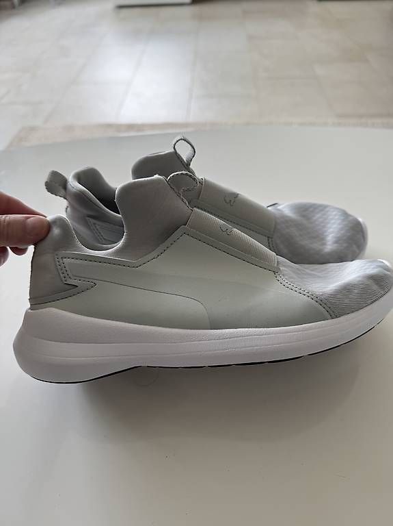 Chaussures femmes: Puma indoor Größe 37 – D'occasion à Therwil par niggidaetsch 1