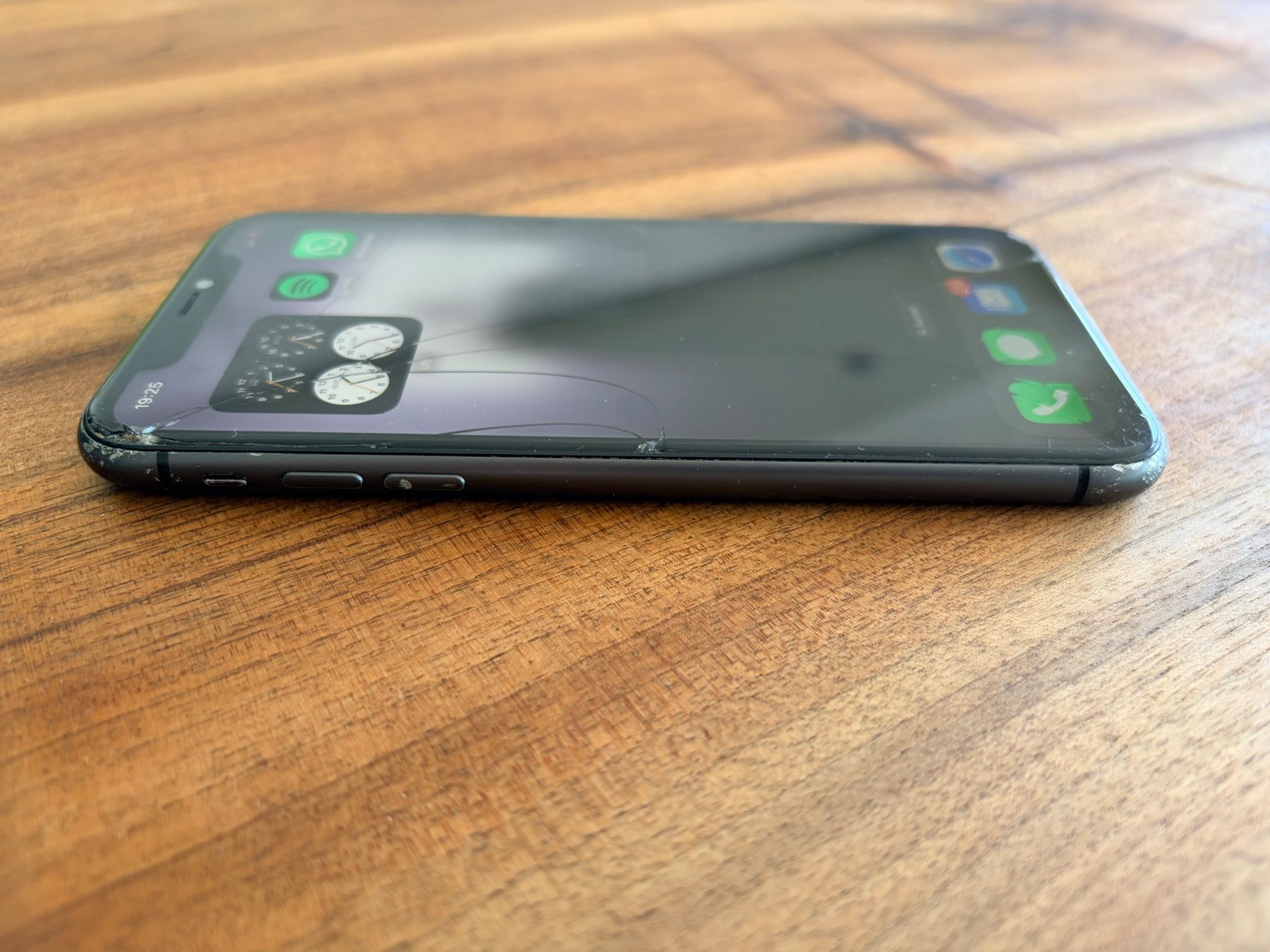 Apple Telefoni cellulari / Smartphones: iPhone 11 / 64 GB – Usato da Basel venduto da mrjl 4