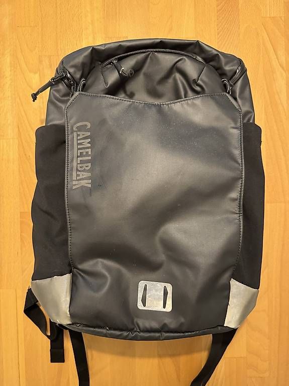 Camelbak Zaini: Camelbak MULE Commute 22 Liter Rucksack – Usato da Niederlenz venduto da kerpedos