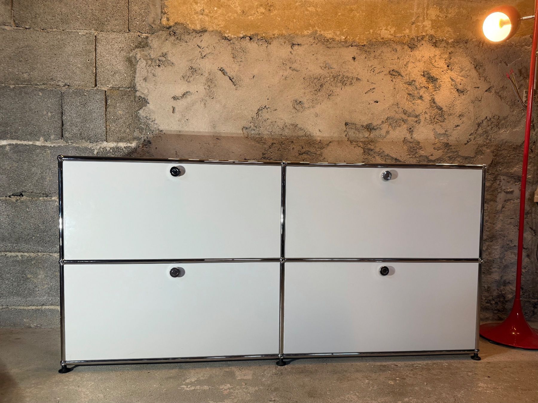 USM Cassettiere: USM Haller Sideboard lichtgrau mit 4 Klappen – Usato da Schalunen venduto da Schwende2 6