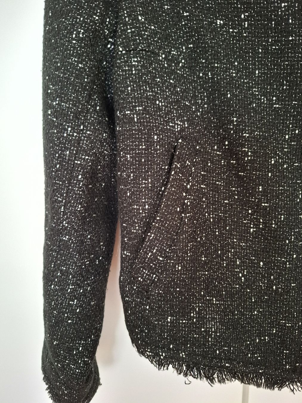 Jacken: Schwarze Tweedjacke mit Fransen - Gr. 34 – Gebraucht aus Rotkreuz von PrelovedPicks 3