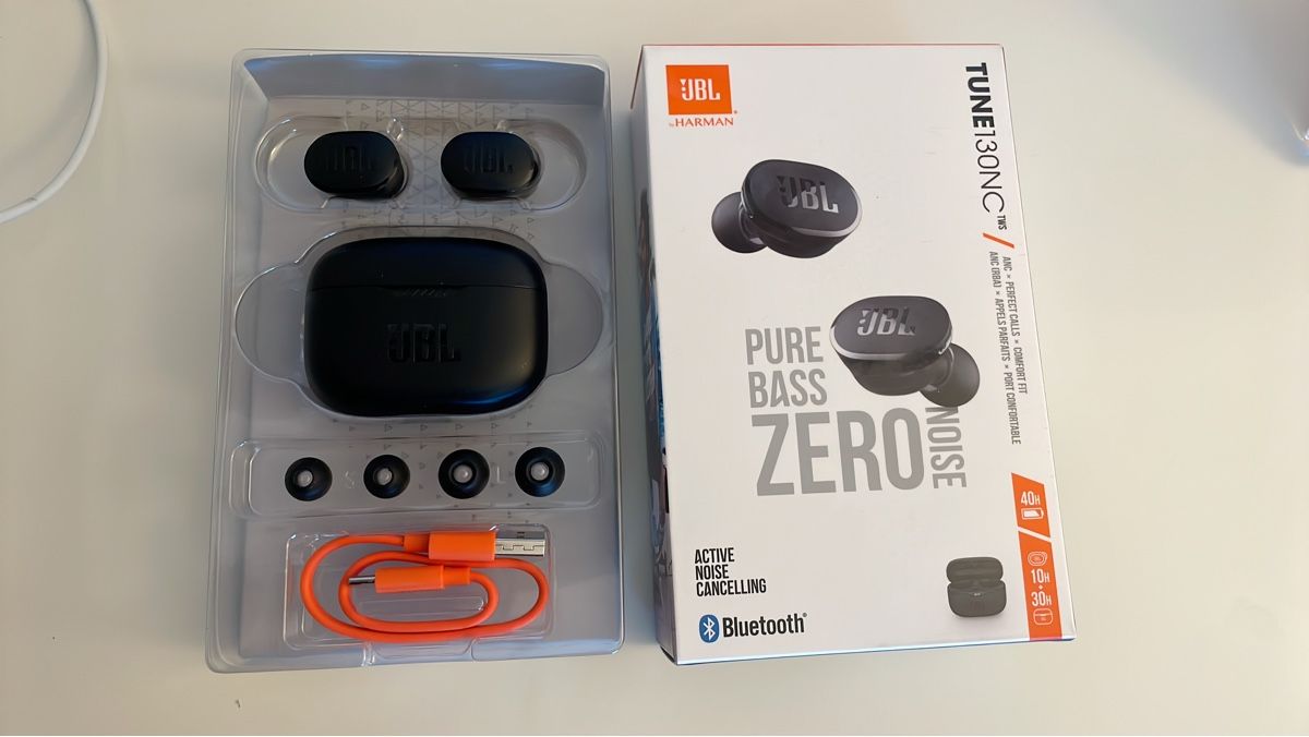 JBL Cuffie: JBL Tune 130NC TWS Kopfhörer  – Usato da Zürich venduto da Hikaru07Japan
