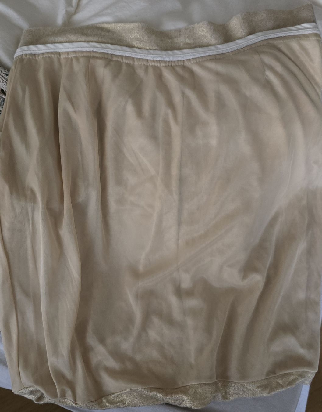 Zara Röcke: Jupe taille haute drapée et dorée brillante taille M – Gebraucht aus Genève von Saleena 9